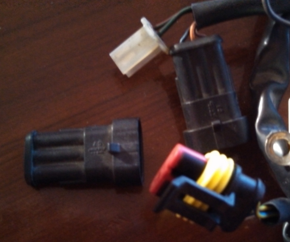 wiring harness plugs.jpg